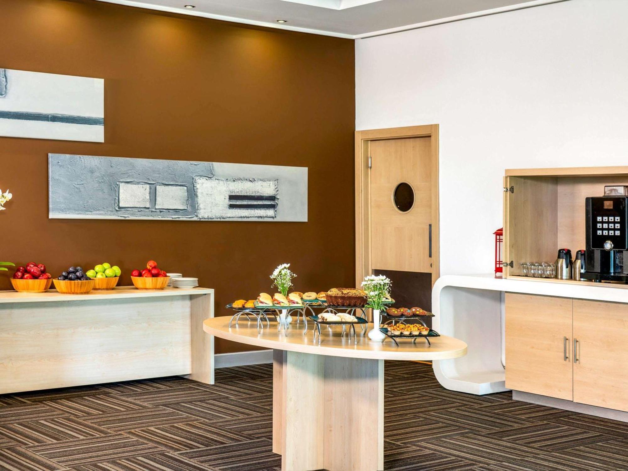 Ibis Adana Hotel Exterior foto