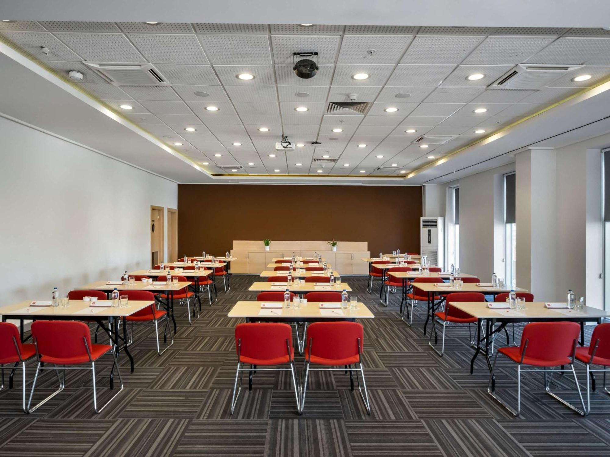 Ibis Adana Hotel Exterior foto