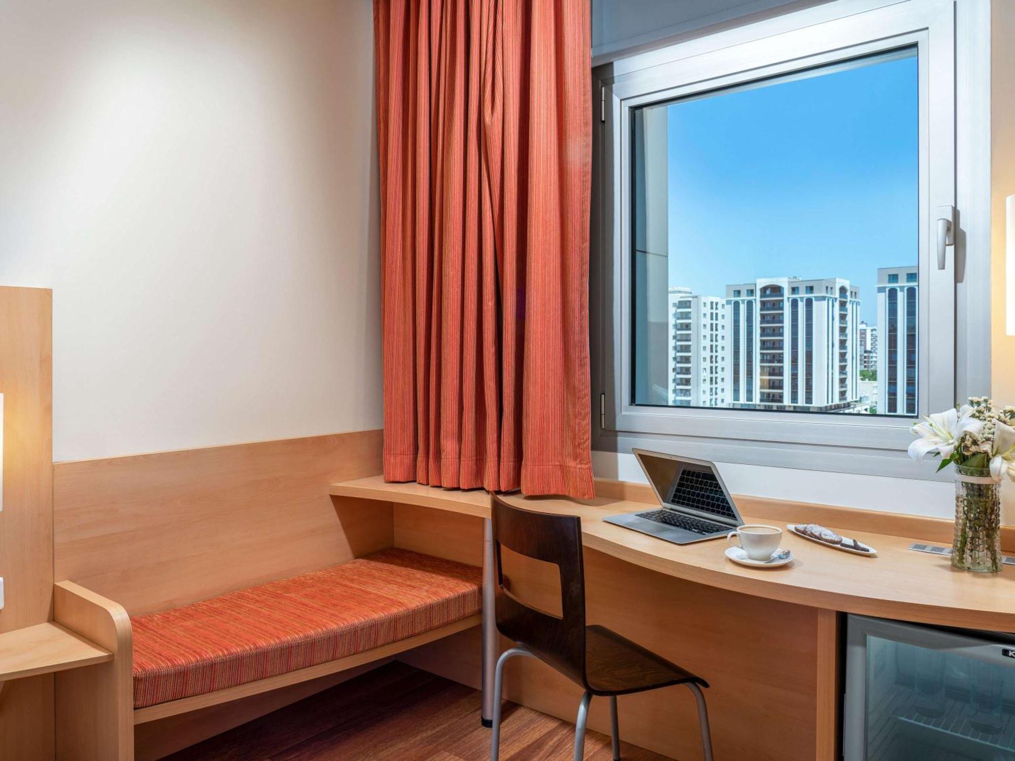 Ibis Adana Hotel Exterior foto