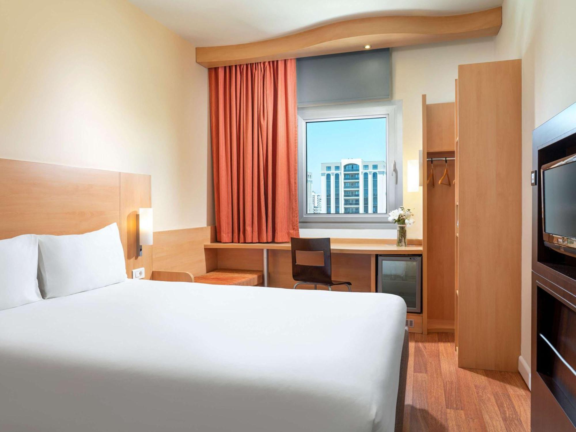 Ibis Adana Hotel Exterior foto