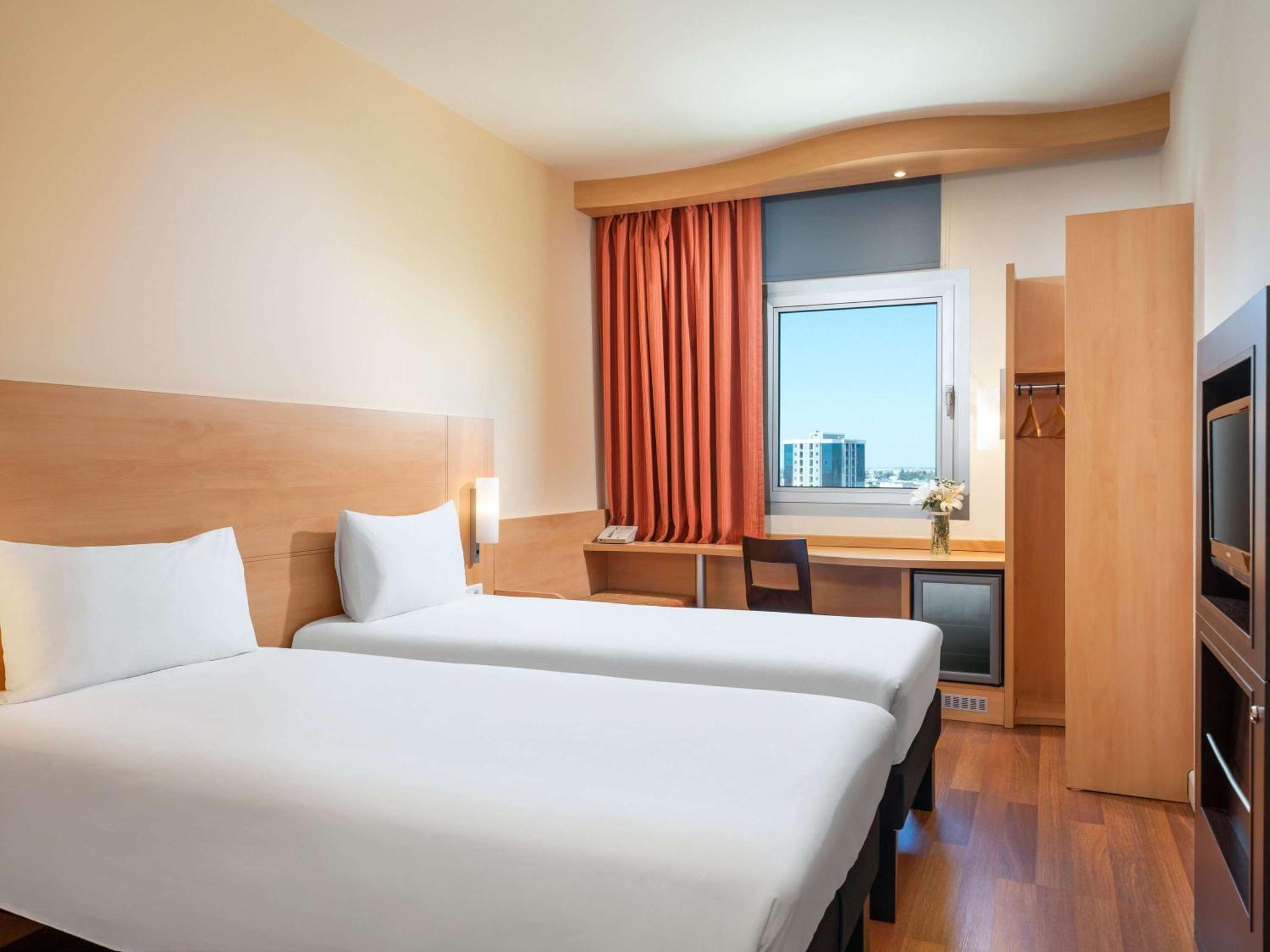 Ibis Adana Hotel Exterior foto