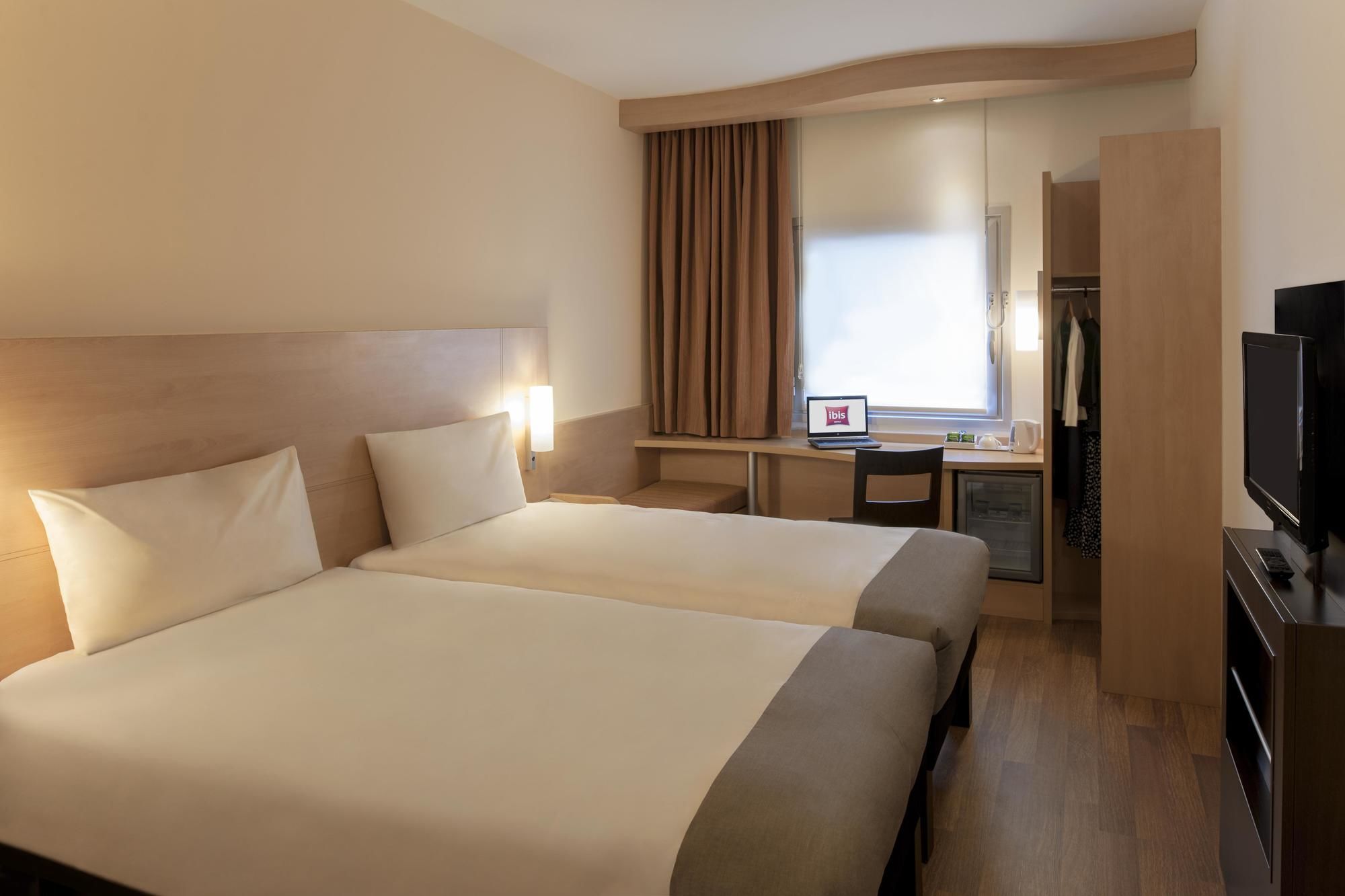 Ibis Adana Hotel Exterior foto